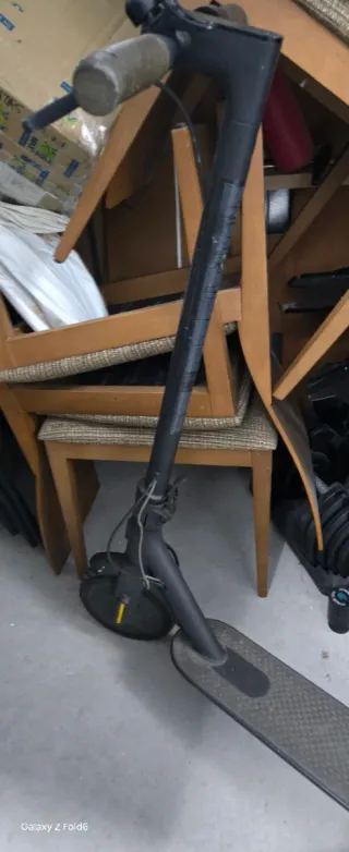 Patinete eléctrico  (sin cargador)