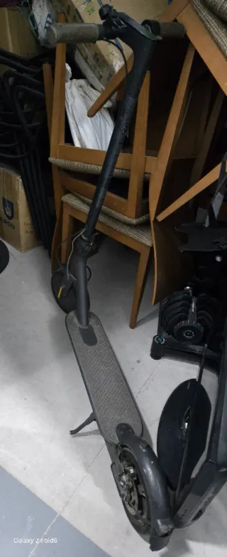 Patinete eléctrico  (sin cargador)