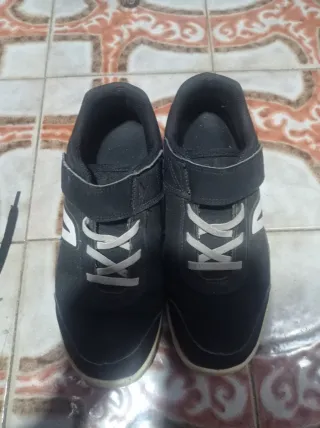 Zapatillas Newfeel Negras y Blancas