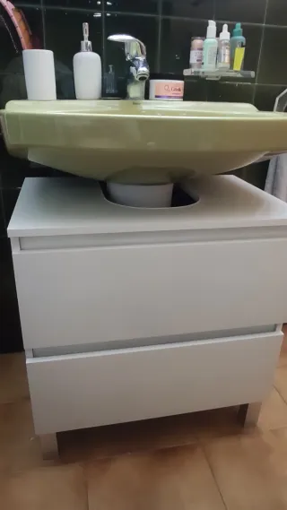 Mueble de baño blanco, es nuevo, sin estrenar