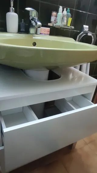 Mueble de baño blanco, es nuevo, sin estrenar