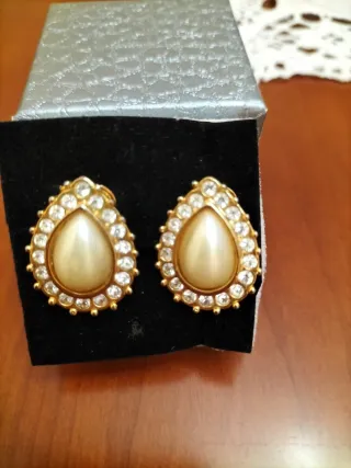 Pendientes dorados con perla y circonitas