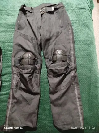 Conjunto moto chaqueta y pantalón