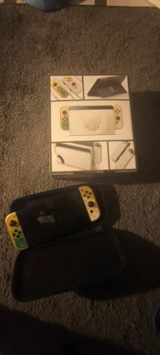 Nintendo Switch OLED Zelda + Funda