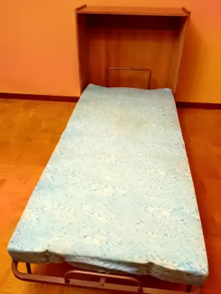 Cama plegable de madera