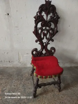 Silla antigua madera tallada asiento terciopelo