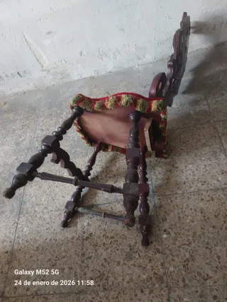 Silla antigua madera tallada asiento terciopelo