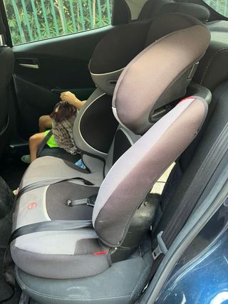 Silla de coche PLAY gris