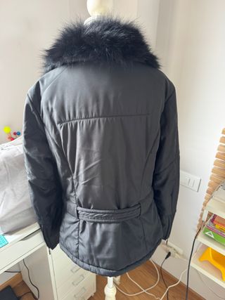 Piumino nero Edas con pelliccia