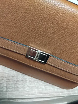 Borsa nuova color cuoio con etichetta