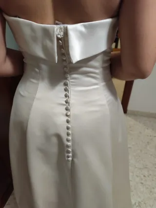 Vestido beige con chaqueta, cinturón encaje e inpe