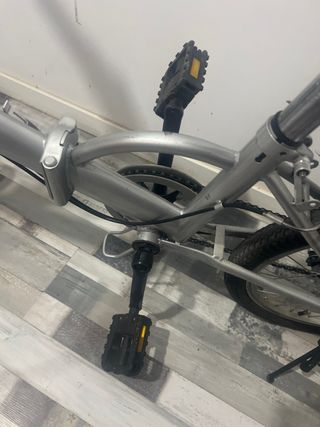 Bicicleta plegable plateada