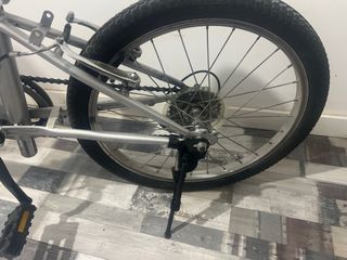 Bicicleta plegable plateada