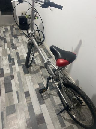 Bicicleta plegable plateada