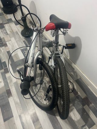 Bicicleta plegable plateada