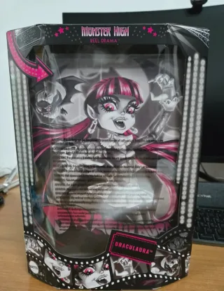 Monster High Draculaura Reel Drama Scatola