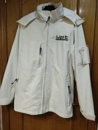 Chaqueta cortavientos hombre UPT