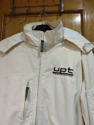 Chaqueta cortavientos hombre UPT