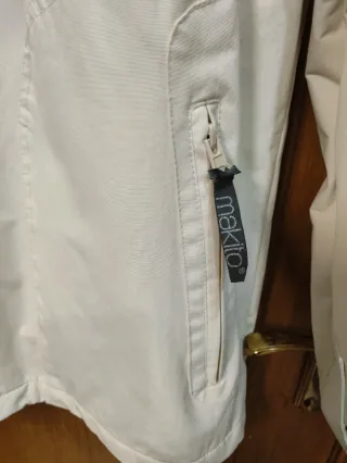 Chaqueta cortavientos hombre UPT