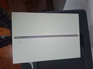 Apple iPad 2270 32 GB GRIS CON FUNDA