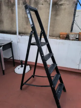 Escalera plegable aluminio 4 peldaños