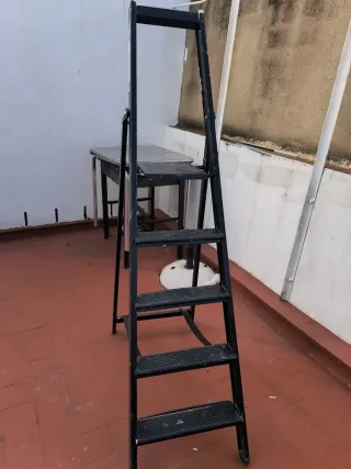 Escalera plegable aluminio 4 peldaños