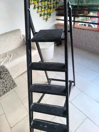 Escalera plegable aluminio 4 peldaños