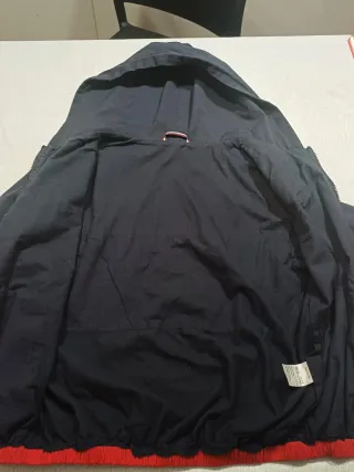 Chaqueta con capucha tricolor