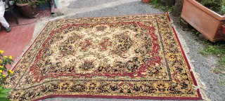 Alfombra grande antigua de lana