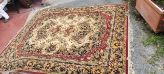 Alfombra grande antigua de lana