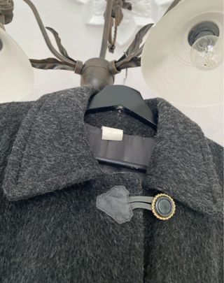 Abrigo de lana de oveja gris