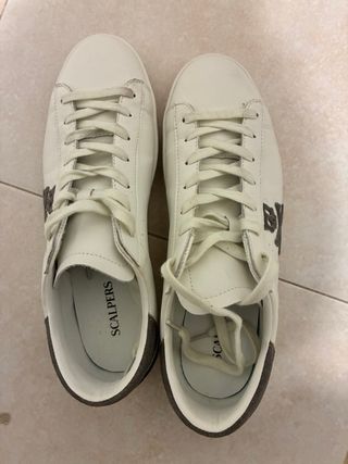 Zapatillas Scalpers Blancas y Grises