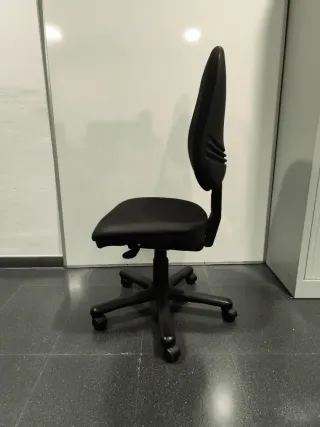 Silla de oficina negra