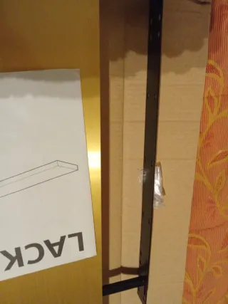 Estantería LACK dorada y negra