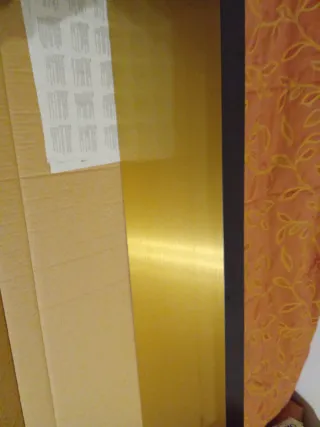 Estantería LACK dorada y negra