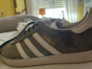 Adidas Gazelle grises y blancas