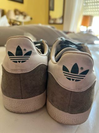 Adidas Gazelle grises y blancas