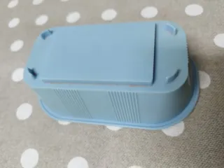 Bañera y espejo para pájaros.