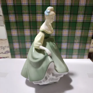 🇬🇧 Royal Doulton Fair Lady HN2193