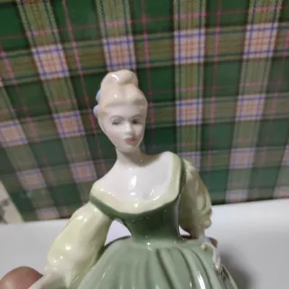 🇬🇧 Royal Doulton Fair Lady HN2193