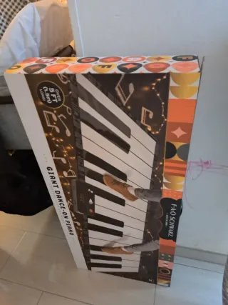 Piano Gigante Fao Schwarz sin usar
