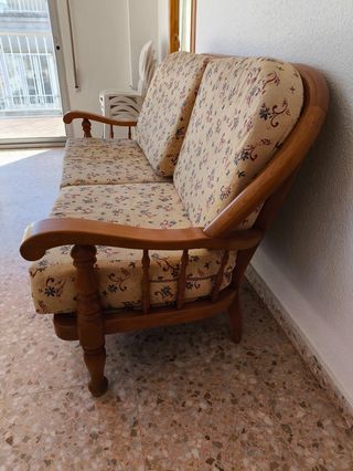 Sofá de tela y esteuctura de madera
