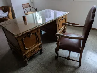 conjuntode escritorio antiguo, todo de madera