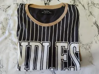 Camiseta Bershka ENDLESS Rayas Verticales