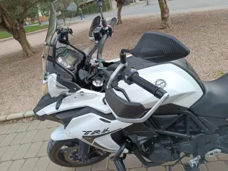 Benelli TRK 502 asfáltica