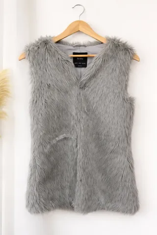 Chaleco pelo Bershka gris talla M