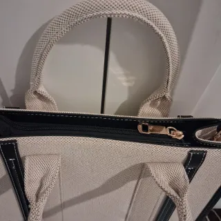 Bolso de mano y hombro beige y negro
