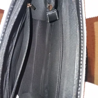 Bolso de mano y hombro beige y negro