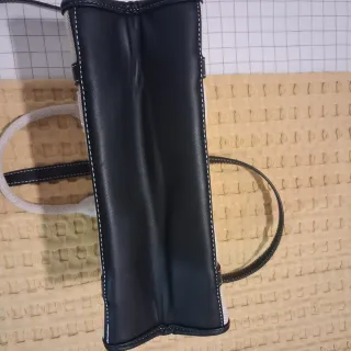 Bolso de mano y hombro beige y negro