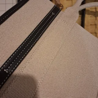 Bolso de mano y hombro beige y negro